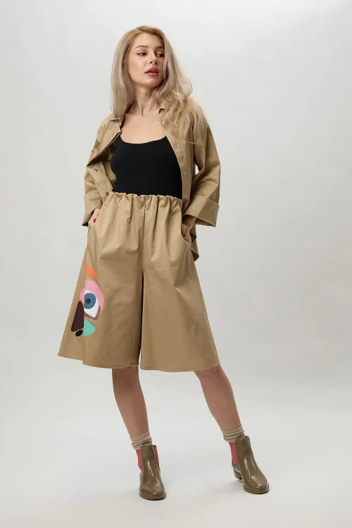 Alternative view of Hand-painted beige bermuda shorts ”Maple”